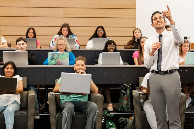 Profressor Frank Orlando teaching an honors class